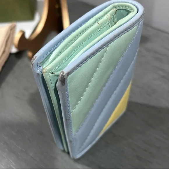 Gucci -Rare Multicolor Pastel Wallet with Silver GG Logo - Picture 7 of 11